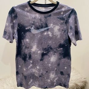Girls Nike galaxy printed tee. Purple and Blue/black. Size XL. 100% cotton.